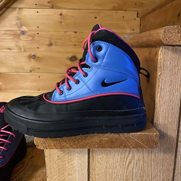 NIKE WOMENS ACG boots - Picture 3 of 4